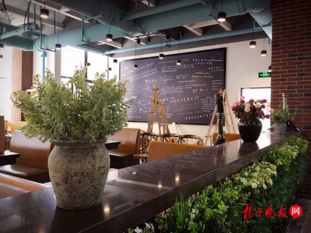 Μοντέρνες τραπεζαρίες πανεπιστημίου νέο χιτ στο διαδίκτυο